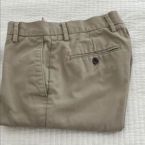 Amazon Essentials Men's Slim-Fit Wrinkle-Resistant Flat-Front Chino Pant